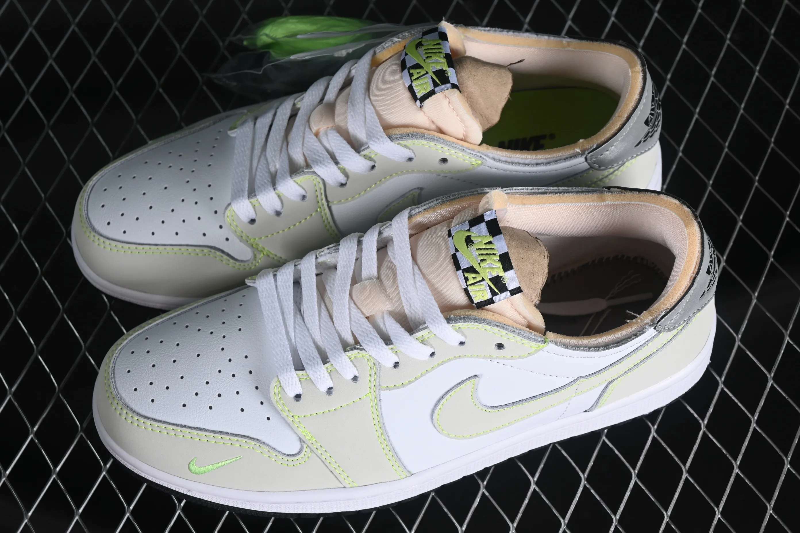 All categories Air Jordan Jordan series basketball shoes Air Jordan 1 Low Z version Air Jordan 1 Low OG AJ1 Joe 1 apple green color low-top basketball shoes DM7837-103